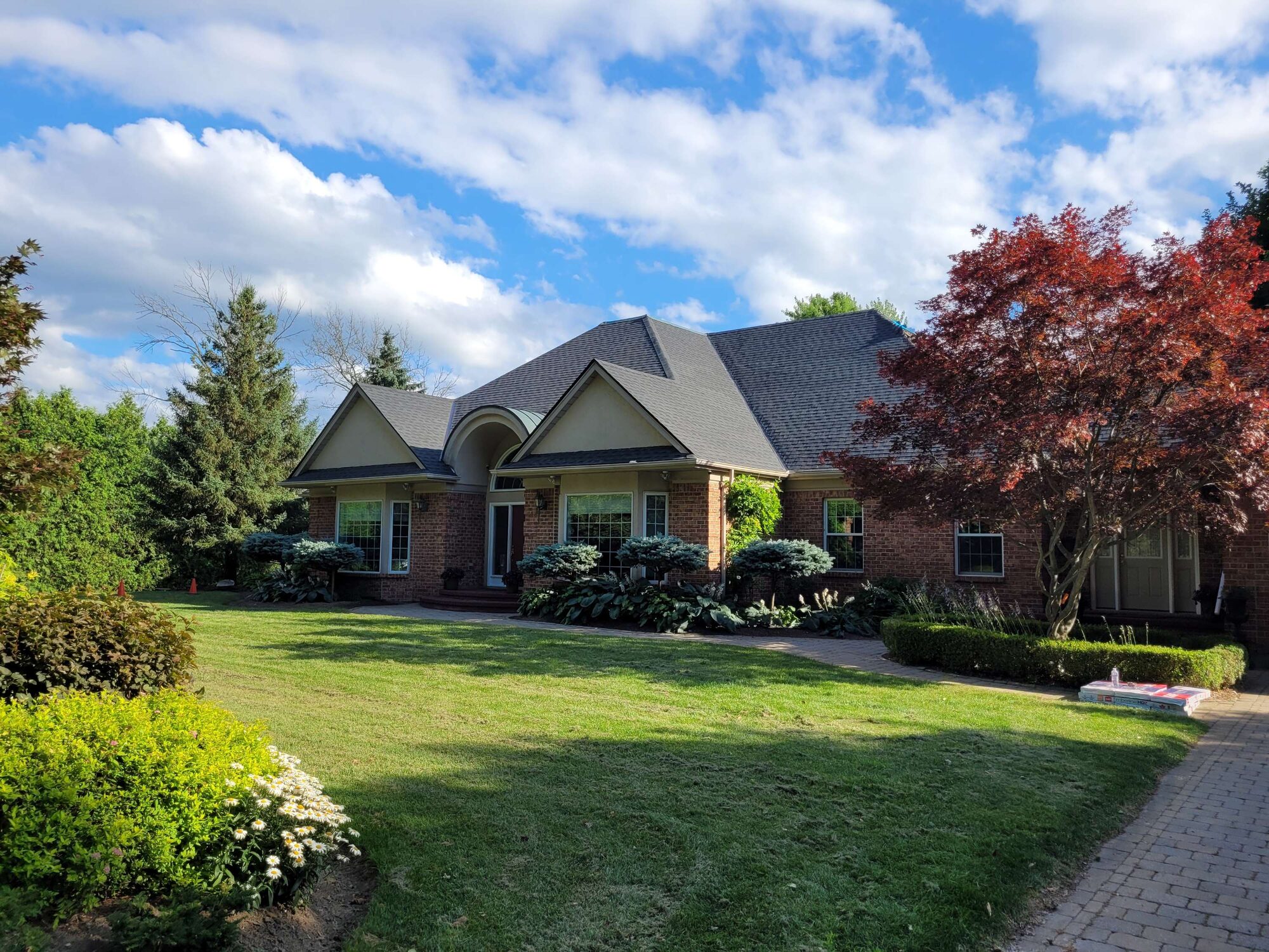 Completed shingle roof on a Niagara Region home