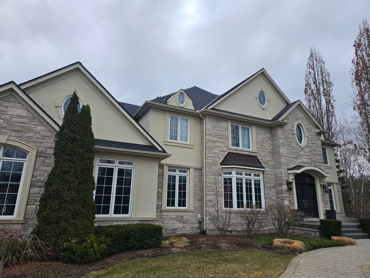 Fonthill Residence Re-Roof — completed roofing work in Fonthill, ON (photo 3 of 5)