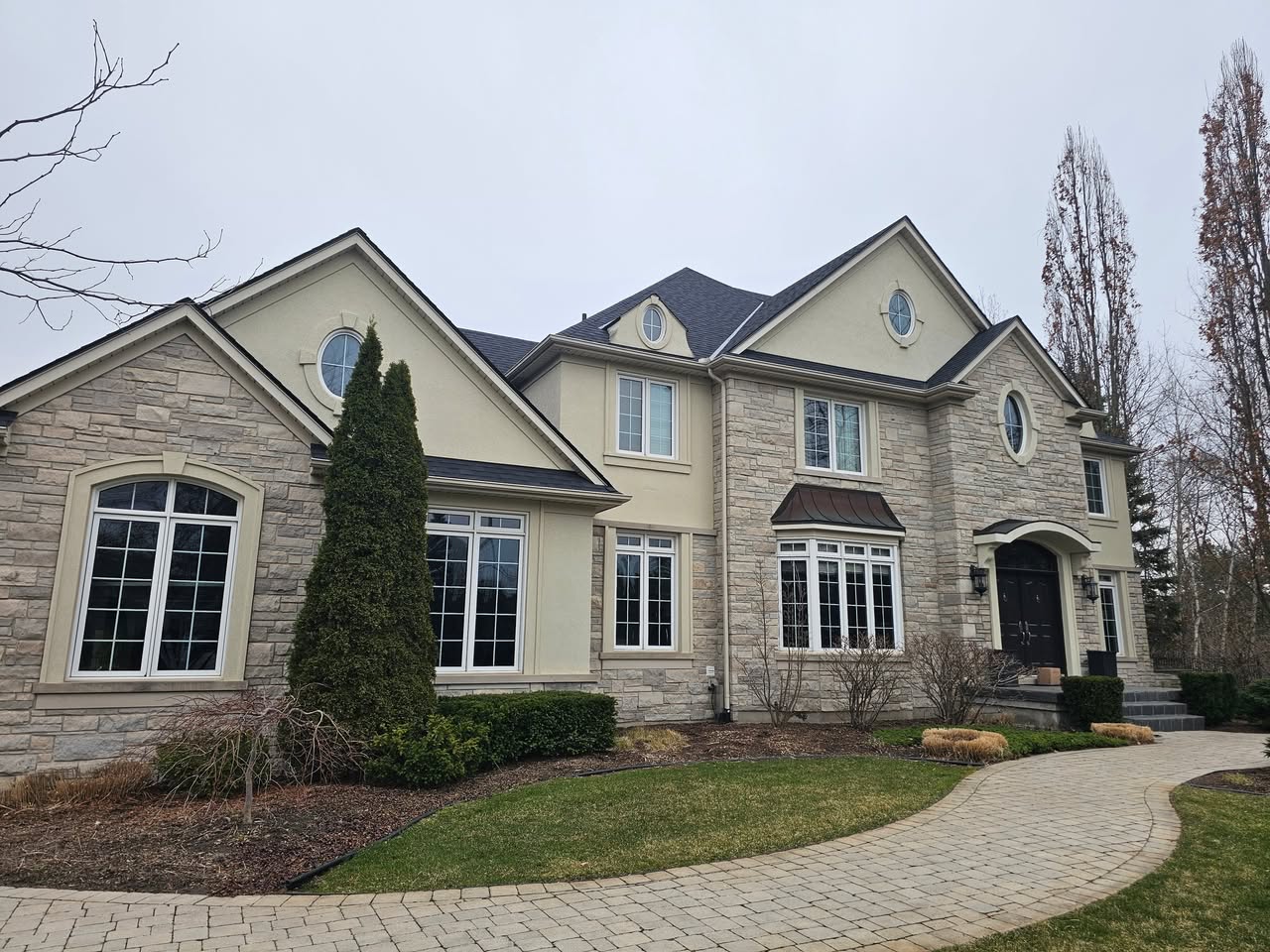 Fonthill Residence Re-Roof — completed roofing work in Fonthill, ON (photo 4 of 5)