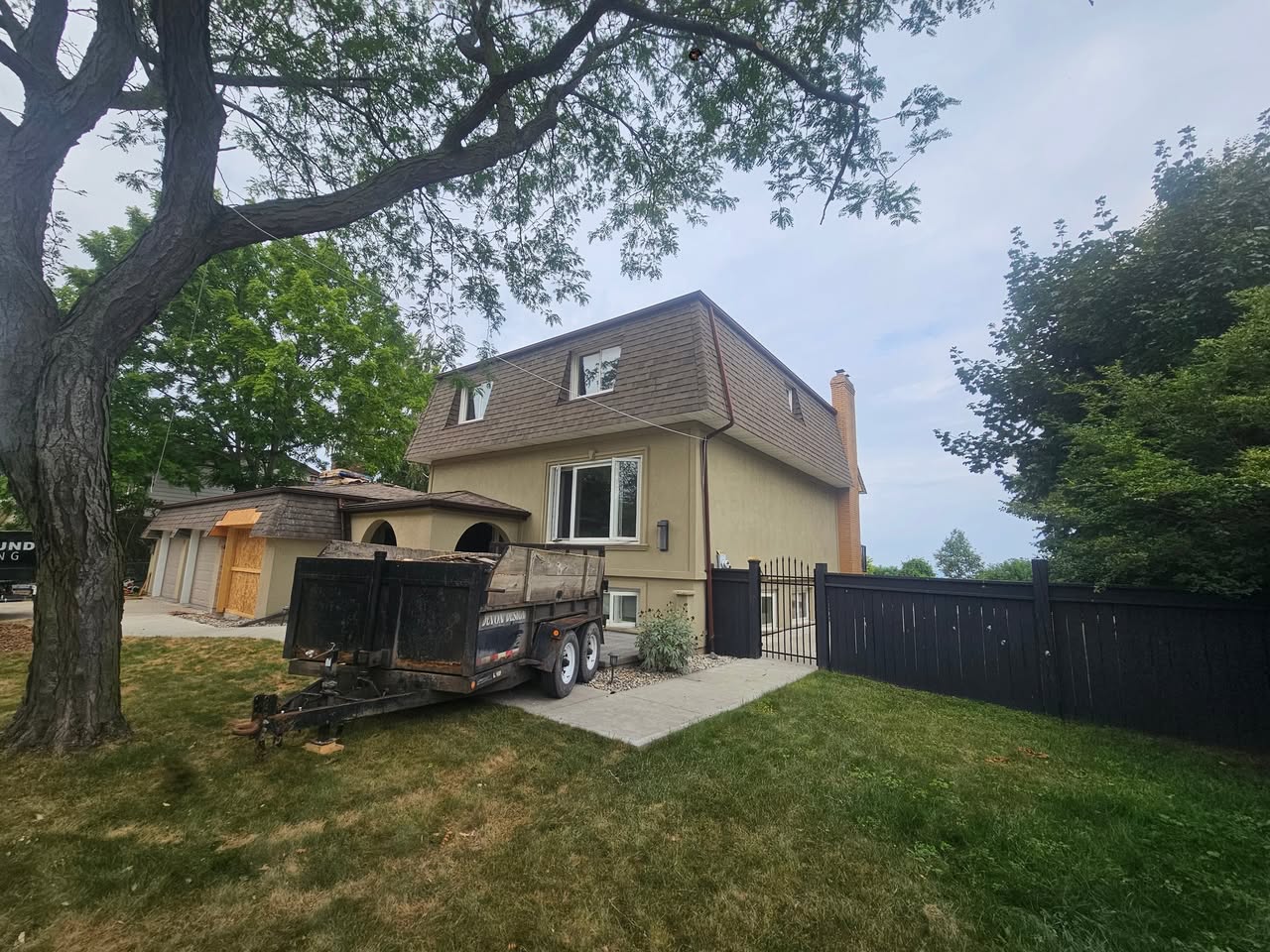 Full Home Renovation Re-Roof — completed roofing work in Niagara Region (photo 2 of 5)