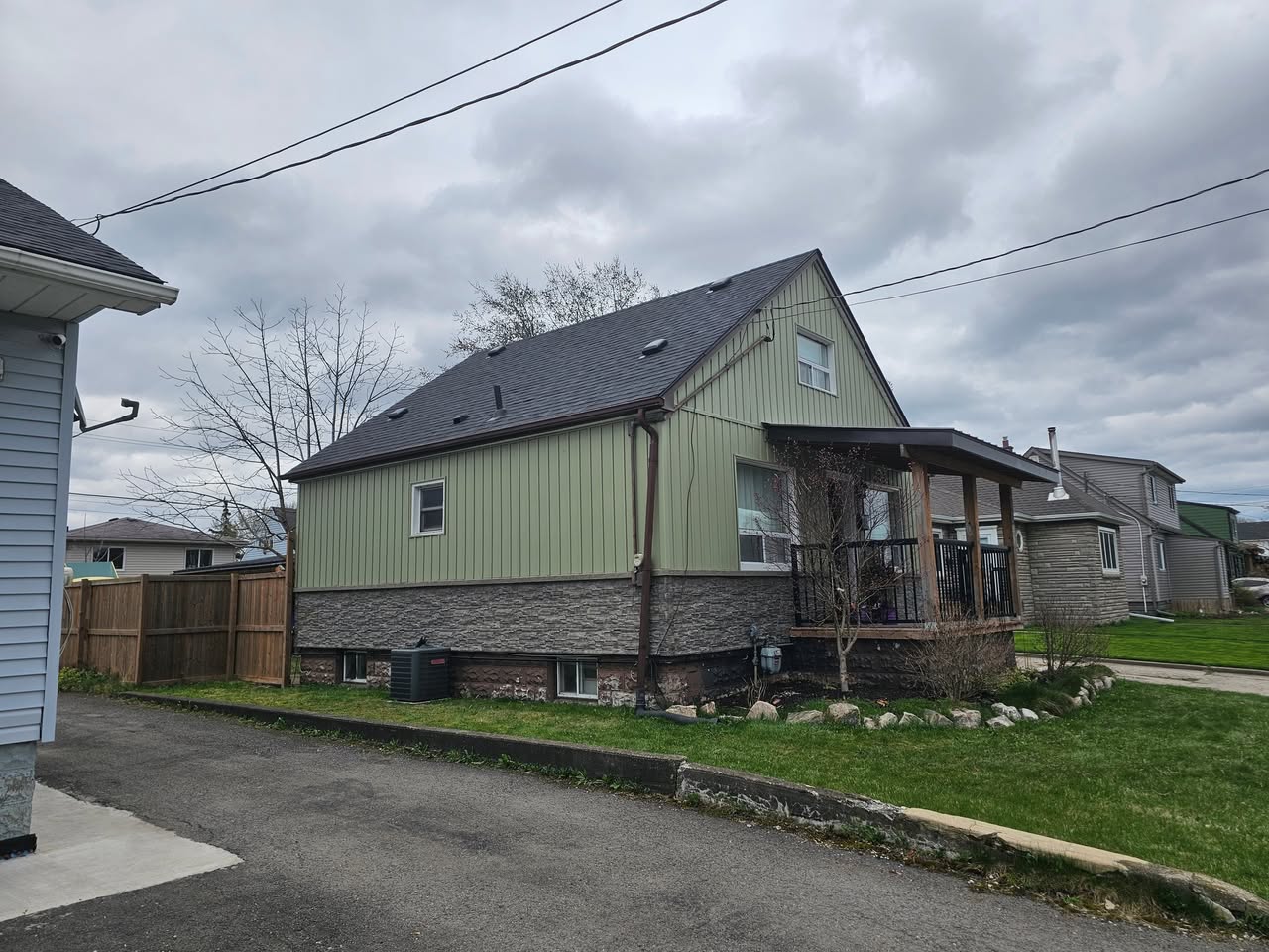 Weekend Shingle Re-Roof — completed roofing work in Niagara Region (photo 4 of 4)